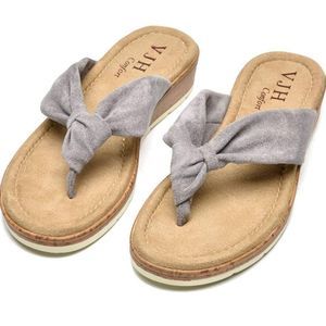 Gray Faux Suede Thong Wedges Soft Cushion Comfort with Arch Support Size 9.5 NEW